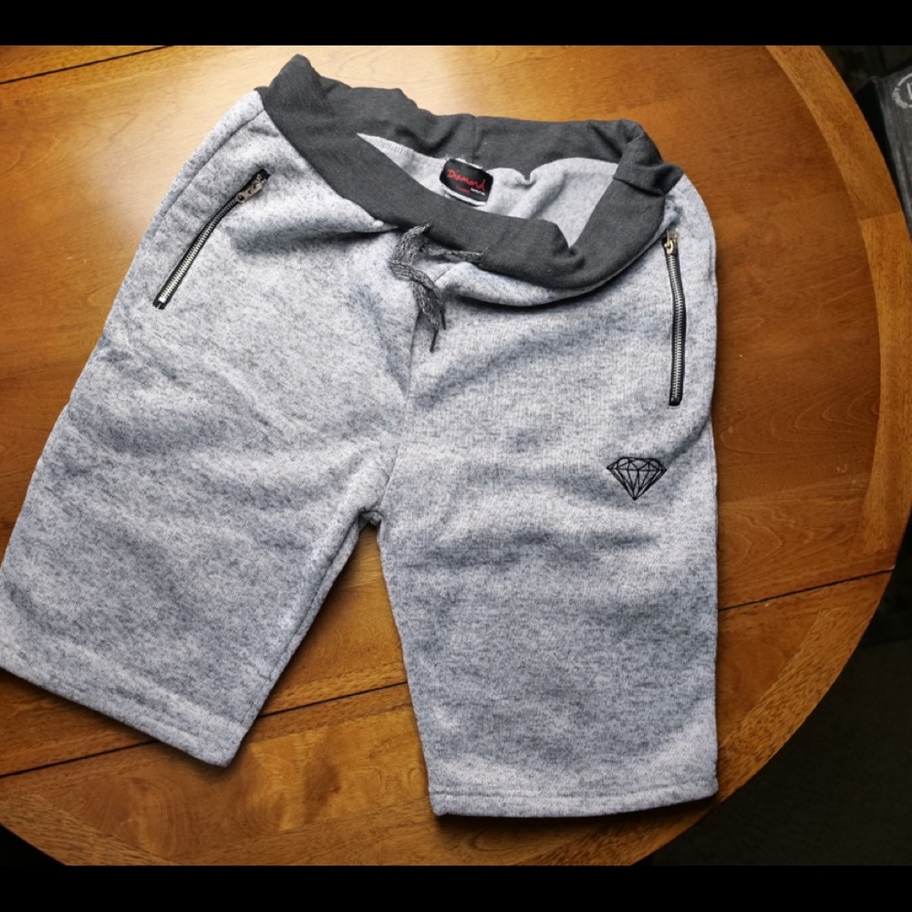 NEVER WORN, DIAMOND SUPPLY CO. SWEAT SHORTS